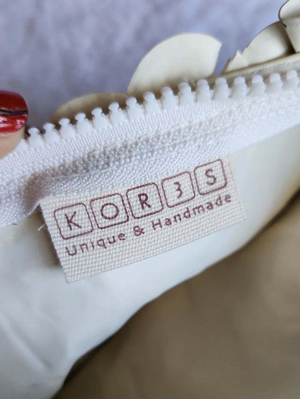 Kor3s Cream Floral Cluster Cluth